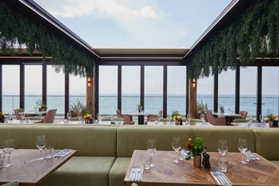 Why Get a Terrace Screen for Restaurants & Bars?
