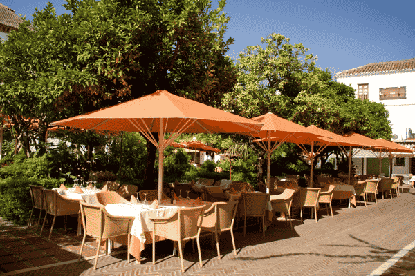 outdoor dining furniture